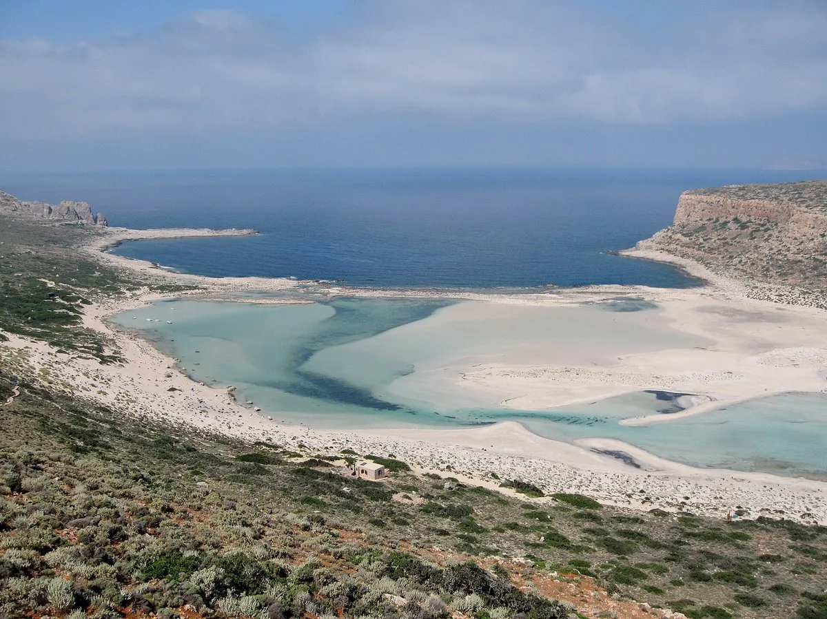 The lagoon seen from the descent path