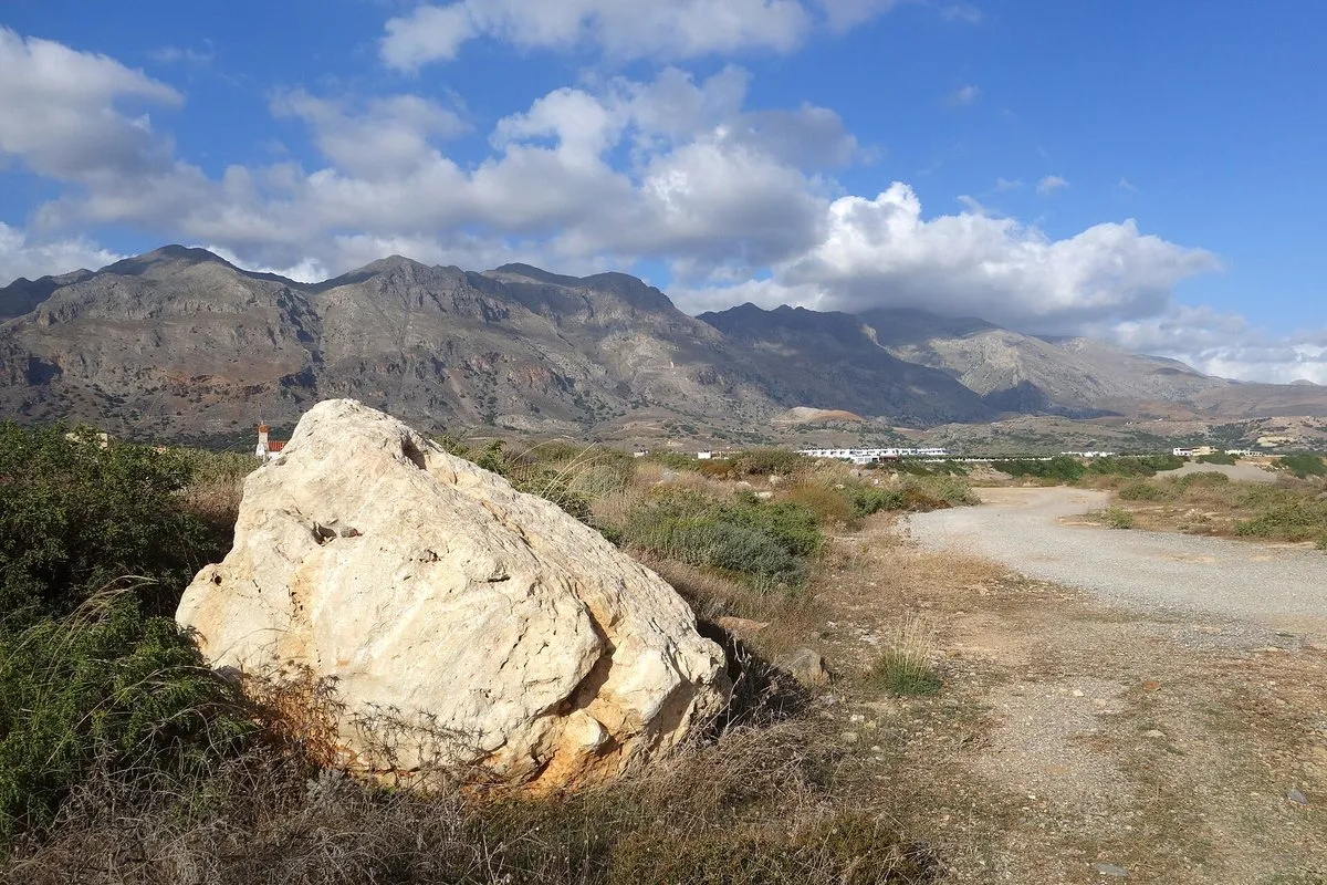 The plain behind the fortress with the White Mountains rising