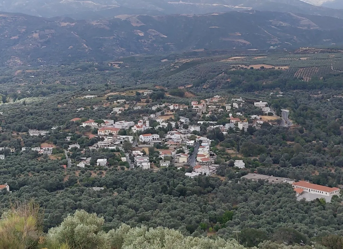 Kandanos in its bowl of olives below the mountains