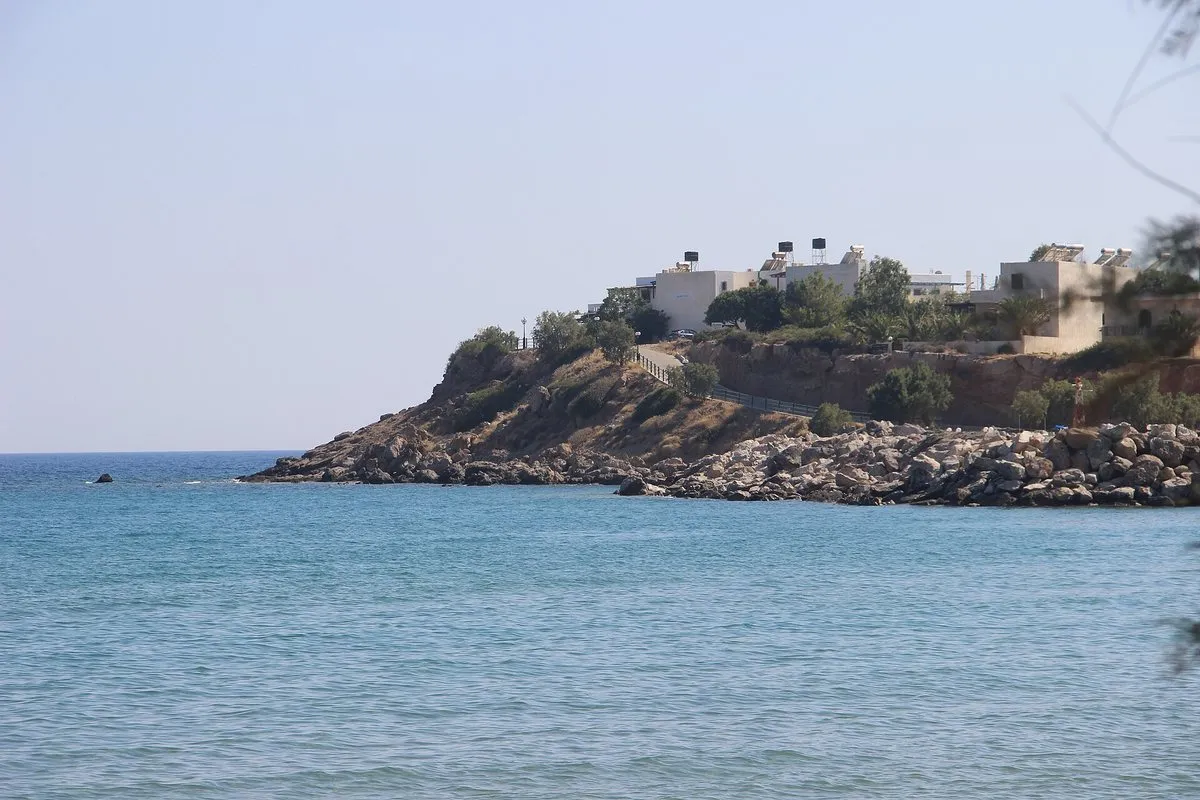 The low cape and breakwater at the harbour end