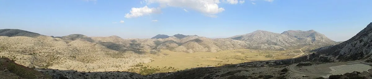 The Nida plateau, a wide bare upland plain ringed by the slopes of Psiloritis