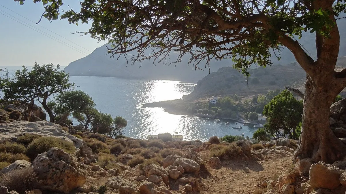 Die Bucht von Phoinix, gesehen von der E4 in der Nähe von Loutro