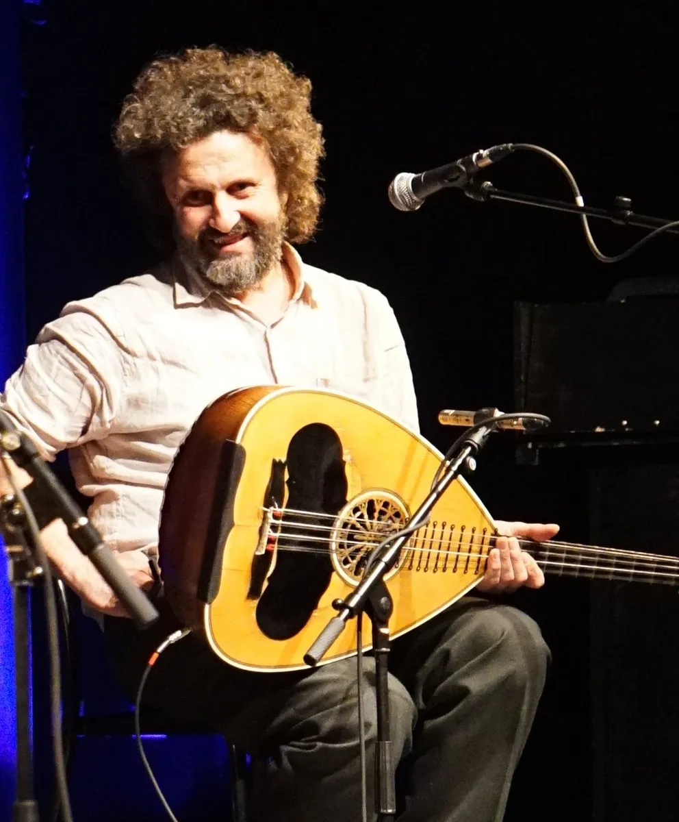 Giorgos Xylouris, known as Psarogiorgis, playing the laouto on stage