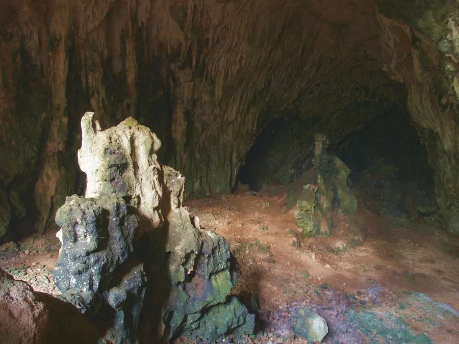 Formationen in der großen Halle der Höhle von Skotino