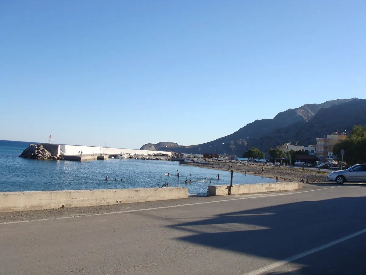 The seafront road of Tsoutsouros under the Asterousia wall